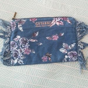 clutch/wallet/makeup bag